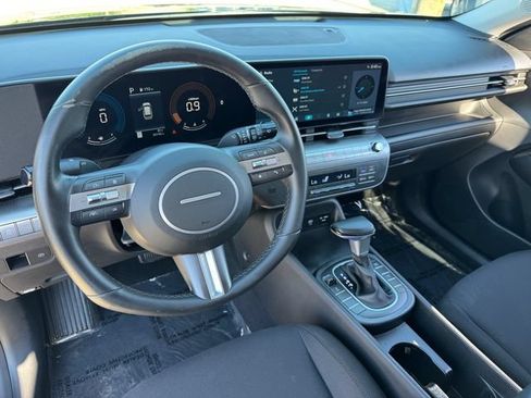 Used 2025 Hyundai Kona SEL AWD/4WD image 3