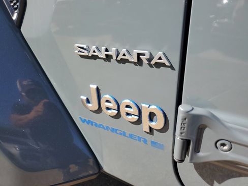 Used 2024 Jeep Wrangler Unlimited Sahara AWD/4WD image 8