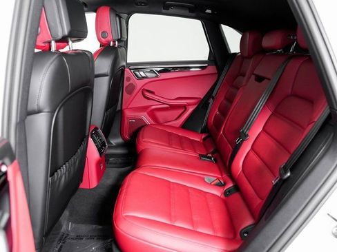 Used 2026 Porsche Macan AWD/4WD image 24