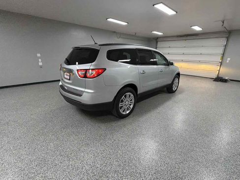 Used 2015 Chevrolet Traverse LT w/ Style and Technology Package image 3