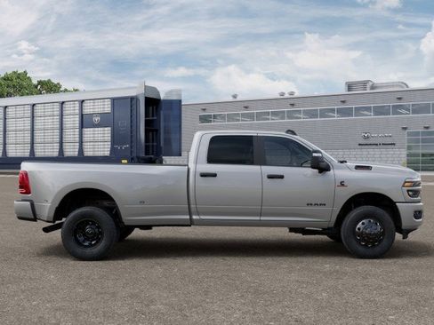 New 2026 RAM 3500 Big Horn AWD/4WD image 21