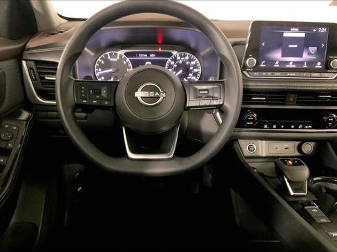 Used 2023 Nissan Rogue SV image 5