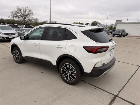 Certified 2024 Ford Escape SE FWD image 9
