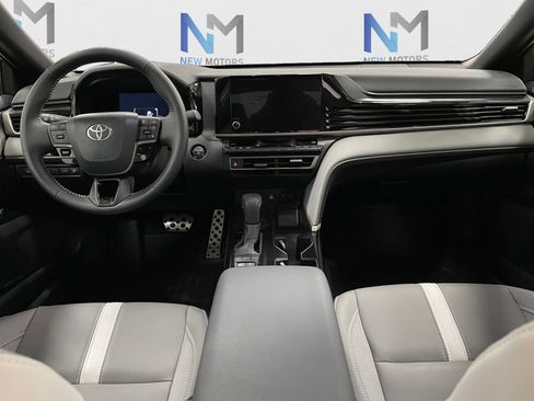 Used 2025 Toyota Camry SE FWD image 10