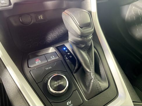 Used 2024 Toyota RAV4 LE AWD/4WD image 18
