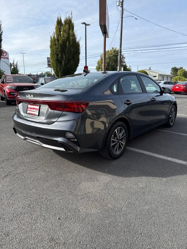 Used 2022 Kia Forte LXS FWD image 5