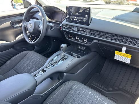 Used 2027 Honda HR-V LX image 9