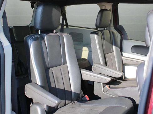 Used 2019 Dodge Grand Caravan SXT image 23