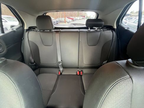 Used 2025 Buick Encore GX Preferred image 32