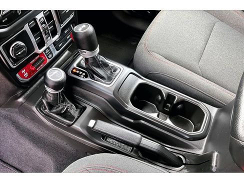 Used 2025 Jeep Wrangler Unlimited Rubicon AWD/4WD image 28