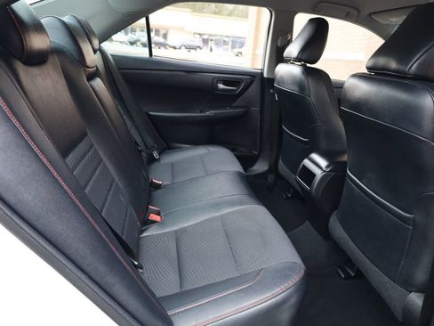 Used 2016 Toyota Camry SE image 21