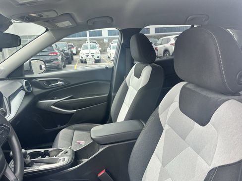 Used 2024 Chevrolet Trax LS w/ LS Convenience Package image 12