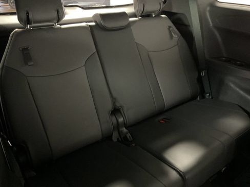 Used 2022 Toyota Sienna XSE w/ XSE Plus Package FWD image 22