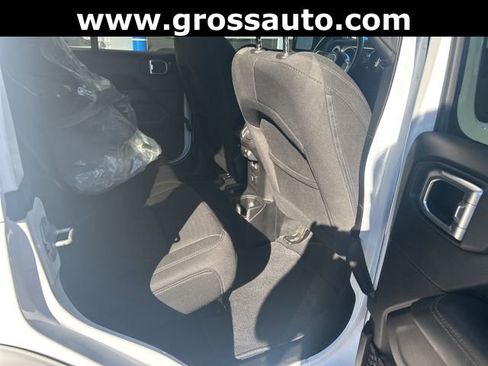 Used 2019 Jeep Wrangler Unlimited Sahara image 44