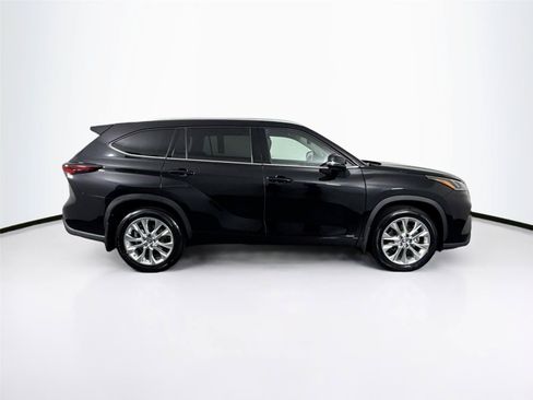 Used 2024 Toyota Highlander Limited AWD/4WD image 5