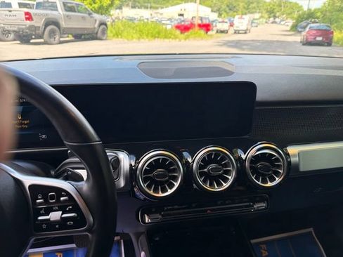 Used 2022 Mercedes-Benz GLB 250 4MATIC image 18