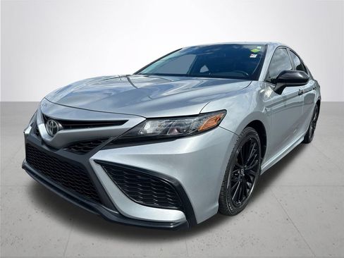 Used 2021 Toyota Camry SE w/ Carpet Mat Package (TMS) FWD image 2