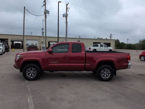Used 2017 Toyota Tacoma SR5 w/ Tow Package AWD/4WD image 5