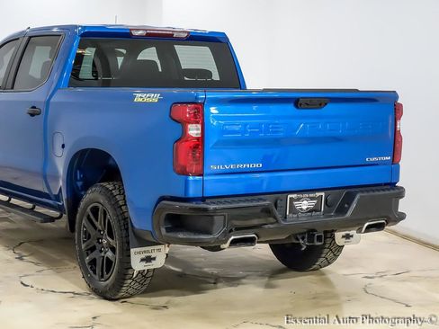 Used 2023 Chevrolet Silverado 1500 Custom Trail Boss AWD/4WD image 9