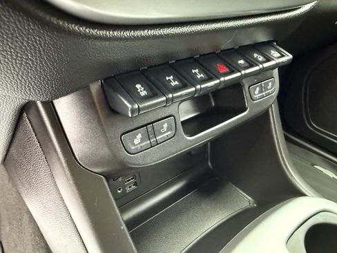 Used 2022 Chevrolet Colorado ZR2 AWD/4WD image 16