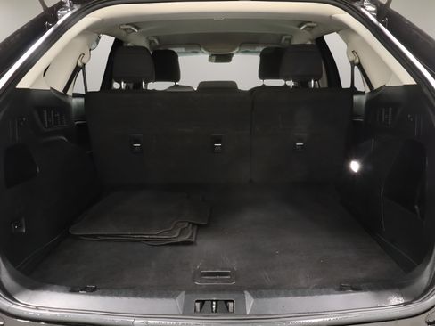 Used 2020 Ford Edge SE FWD image 19