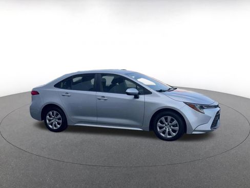 Used 2025 Toyota Corolla LE image 2