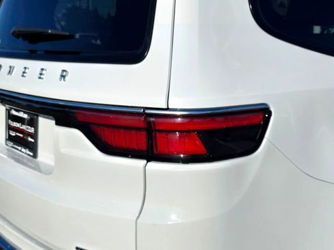 Certified 2024 Jeep Wagoneer Series II RWD image 36