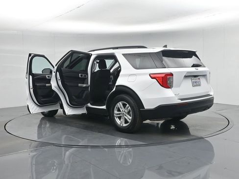 Used 2021 Ford Explorer XLT image 35