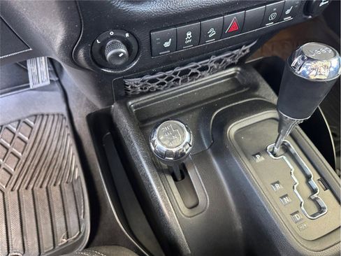 Used 2014 Jeep Wrangler Unlimited Sahara w/ Connectivity Group AWD/4WD image 42