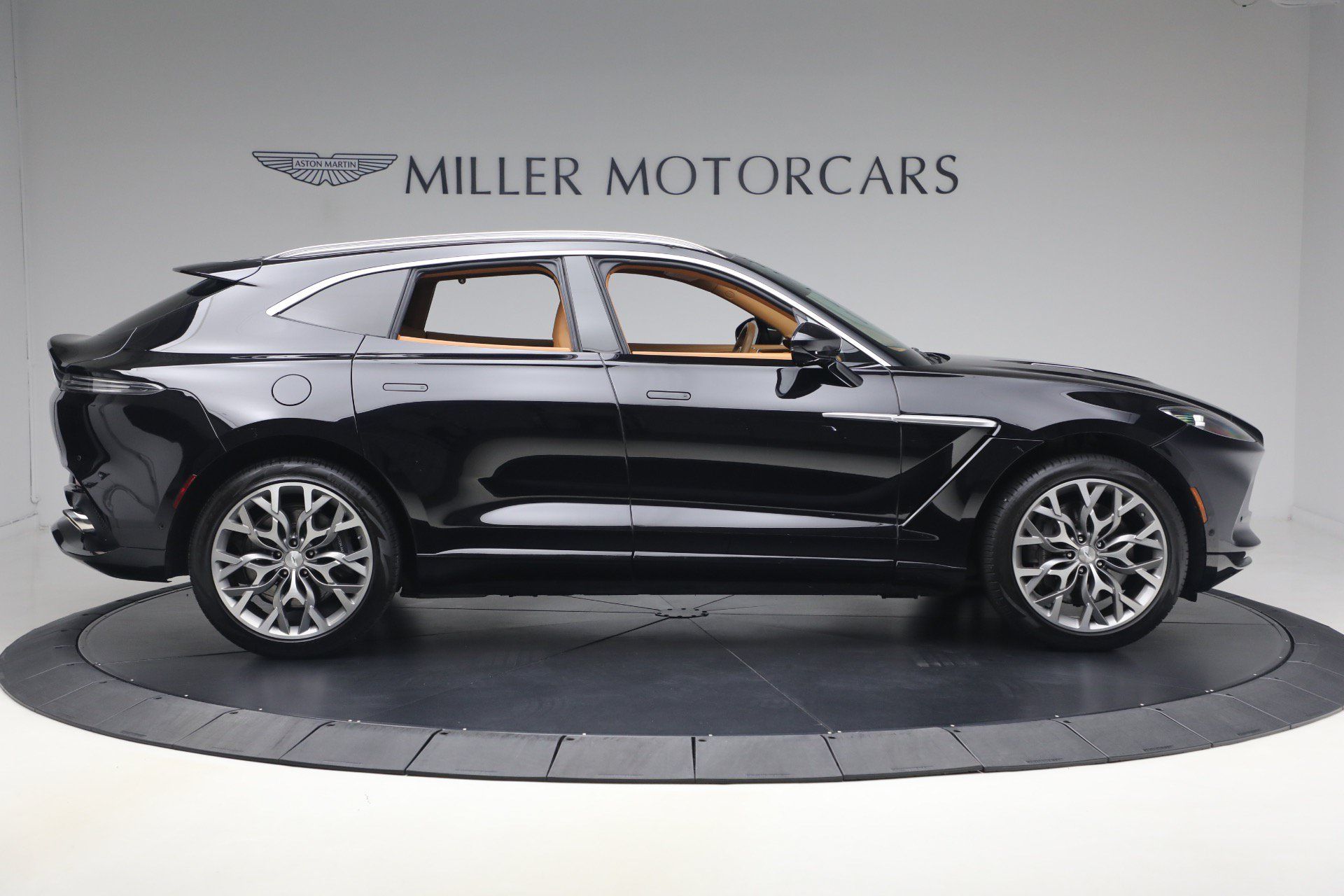 Used 2021 Aston Martin DBX AWD/4WD image 9