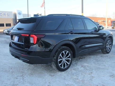Certified 2025 Ford Explorer ST-Line image 3