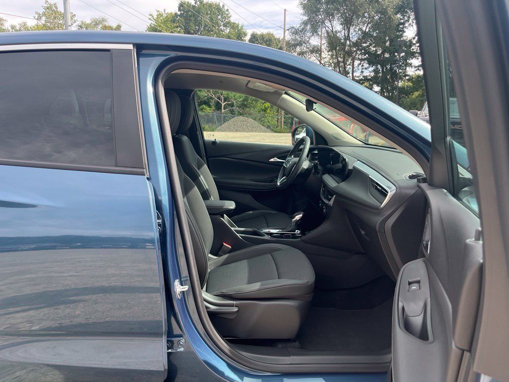 Used 2024 Buick Encore GX Preferred FWD image 32