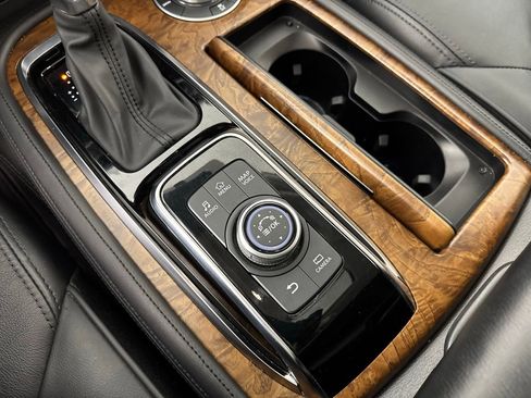 Used 2024 Nissan Armada SL w/ Captain's Chairs Package image 22