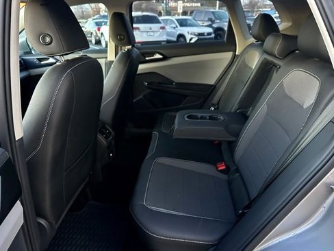 Used 2023 Volkswagen Taos SE w/ Black Wheel Package image 17