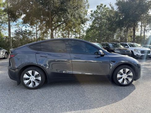 Used 2024 Tesla Model Y Long Range image 11