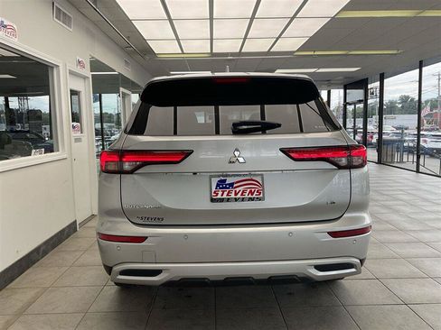 Used 2024 Mitsubishi Outlander SE AWD/4WD image 6