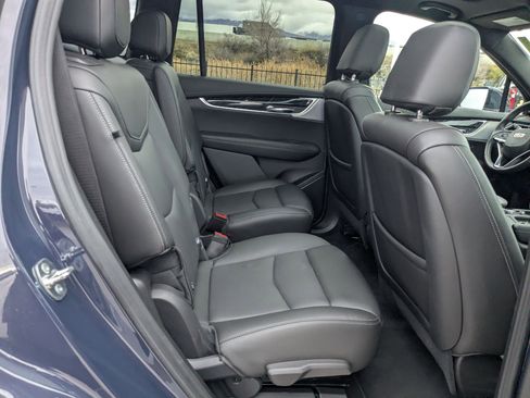 Used 2025 Cadillac XT6 Premium Luxury image 21