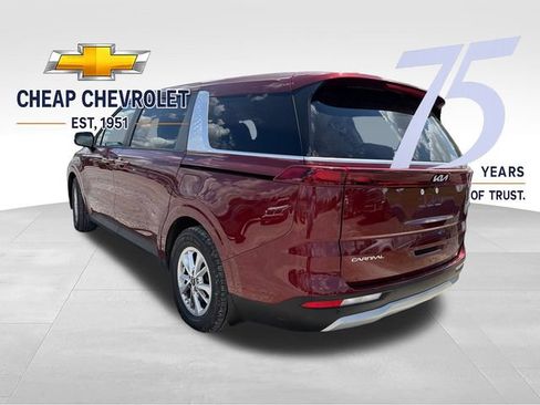 Used 2024 Kia Carnival LX FWD image 2