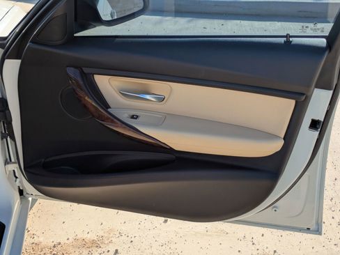 Used 2018 BMW 320i Sedan w/ Convenience Package image 29