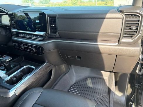 Used 2022 Chevrolet Silverado 1500 LTZ AWD/4WD image 32