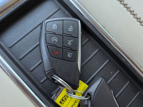 Used 2024 GMC Yukon XL Denali AWD/4WD image 27