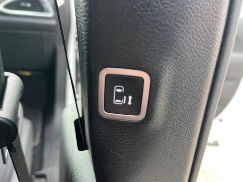 Used 2019 Chrysler Pacifica Touring Plus w/ Advanced Safetytec Group FWD image 16