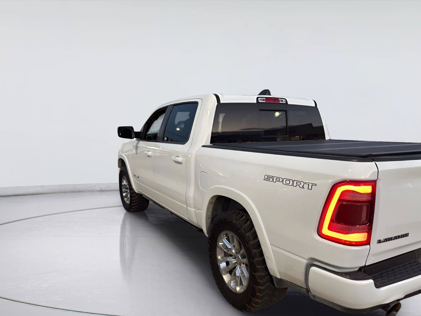 Used 2021 RAM 1500 Laramie w/ Sport Appearance Package AWD/4WD image 8