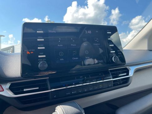 Used 2021 Toyota Sienna XLE FWD image 22