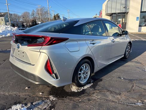Used 2017 Toyota Prius Prime Premium image 5