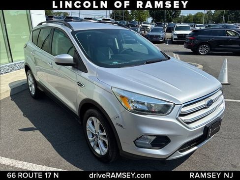 Used 2018 Ford Escape SE w/ SE Sync 3 Package AWD/4WD image 9