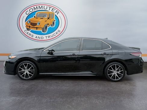 Used 2022 Toyota Camry SE FWD image 3