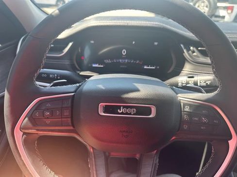 Used 2023 Jeep Grand Cherokee L Limited AWD/4WD image 17