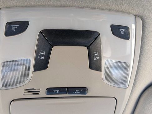 Used 2011 Toyota Sienna LE w/ Towing Pkg image 38