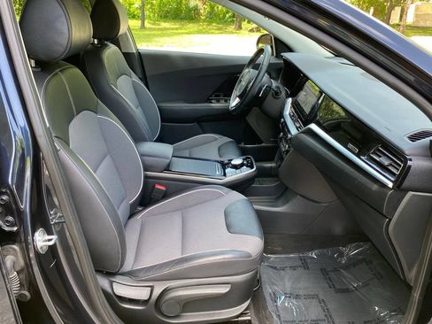 Used 2022 Kia Niro EX w/ Cold Weather Package FWD image 14